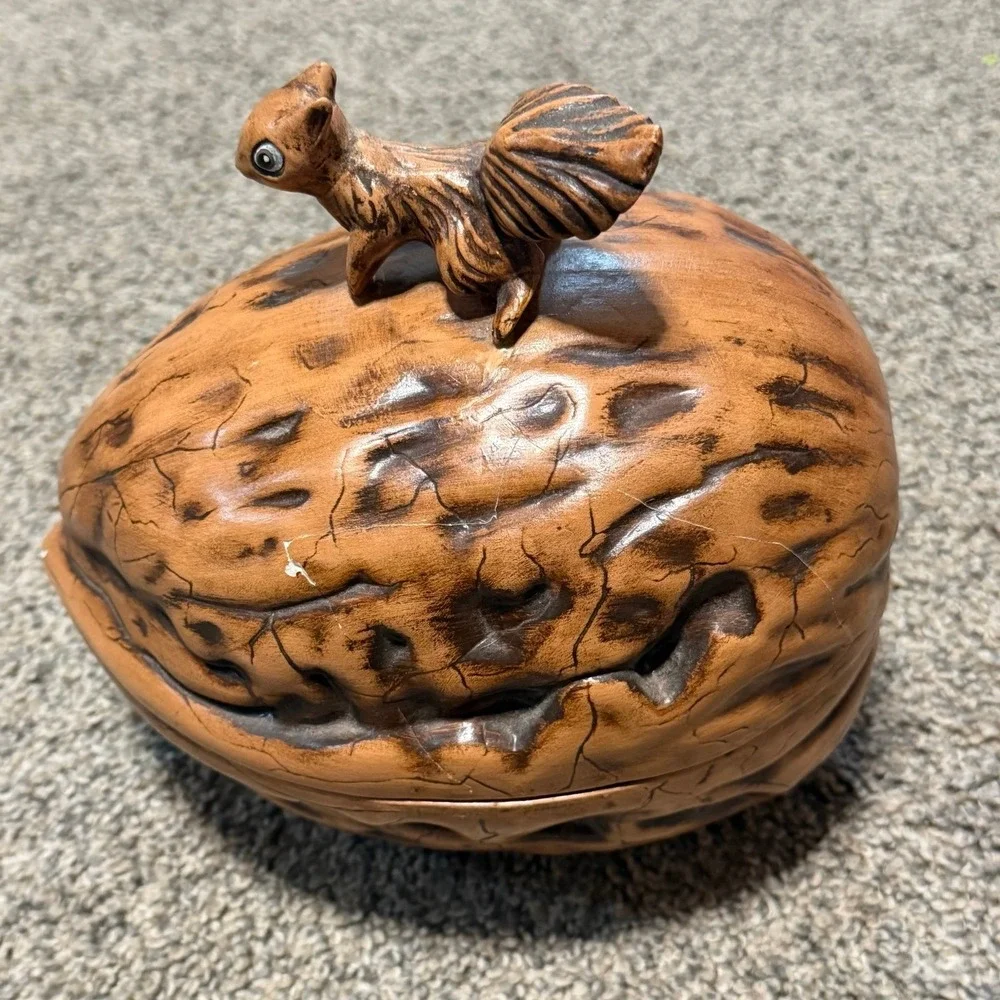 Vintage Walnut Squirrel Covered Dish Candy Nut‎ Bowl Ceramic 1974 Signed